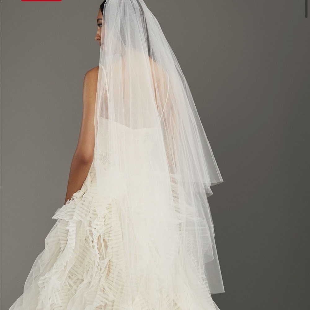 Vera Wang 2 tier veil (ivory)